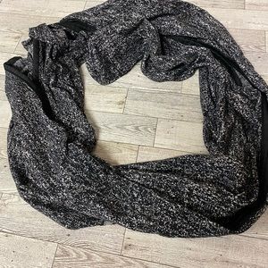 Customizable Lululemon Snap Scarf